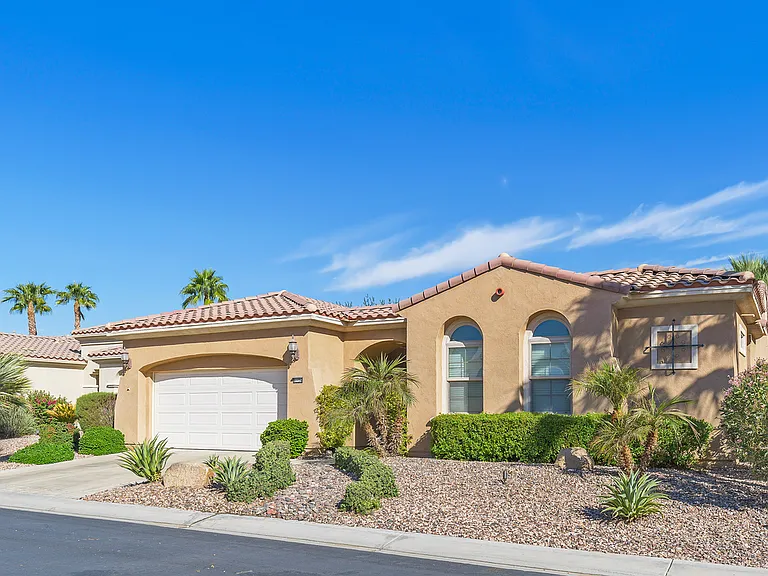 81126 Avenida Lorena — Photo 3
