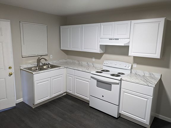 3rd image of 472 Dianne Dr