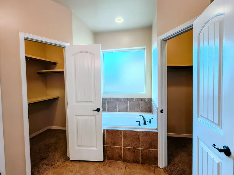 1813 Denise Dr — Photo 7