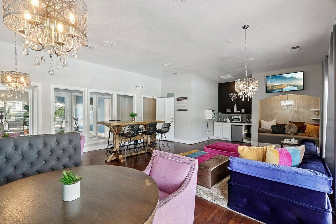 The perfect space to work remotely or unwind_Avonmora's resident lounge and business center in Austin.