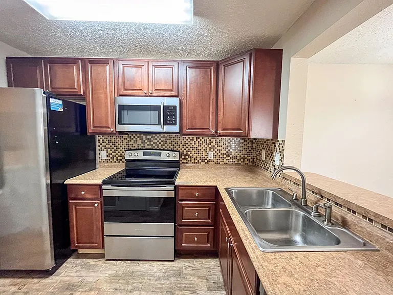3705 SW 27th St #1118 — Photo 8