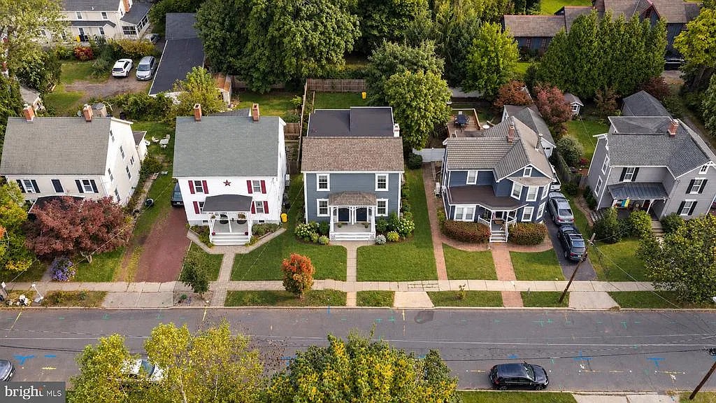 32 Columbia Ave — Photo 4