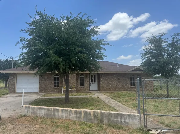 911 Pine Ave, Zapata, TX 78076