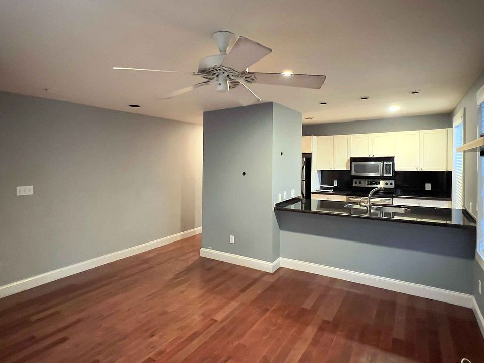 1st image of 2 Nassau Ln #2B-1BA-744SQFT