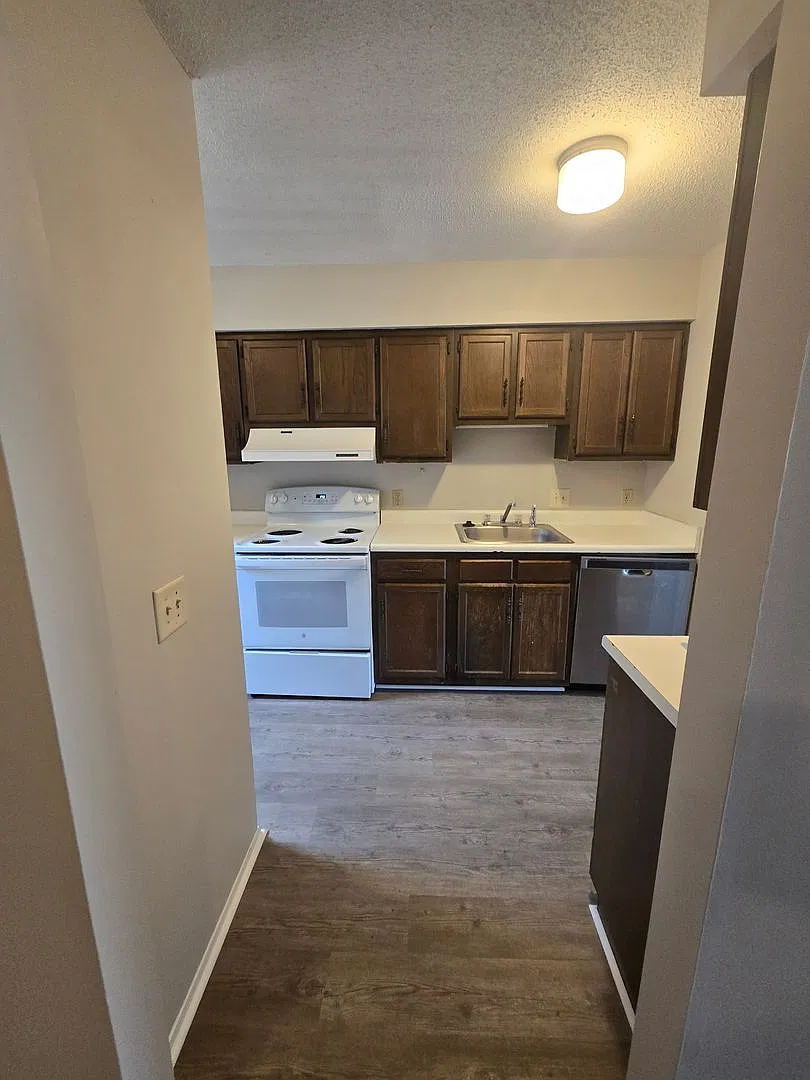 Charming 3-Bedroom/1.5-Bath Unit in Woodwind North Community — Photo 3
