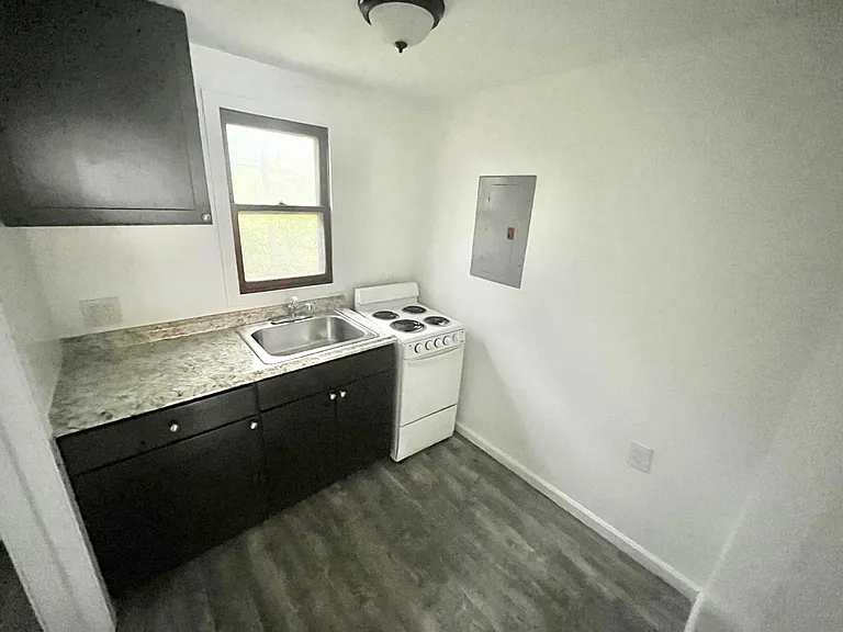 153 Hopkins St #4 — Photo 3