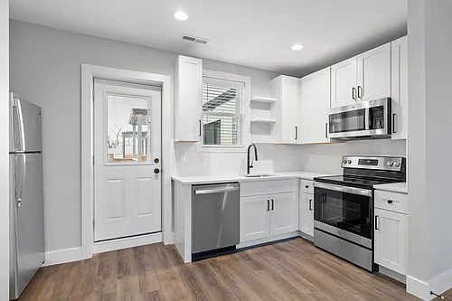 6010 Southwest Ave #2E Photo 1