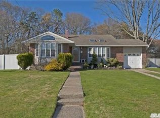 105 Otis Pl, Islip Terrace, NY 11752