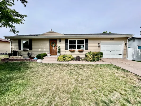 2707 Colleen Ave, Dodge City, KS 67801