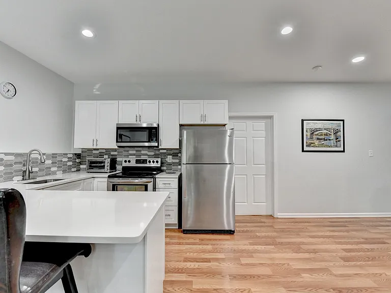 1014 Reap Ln — Photo 1