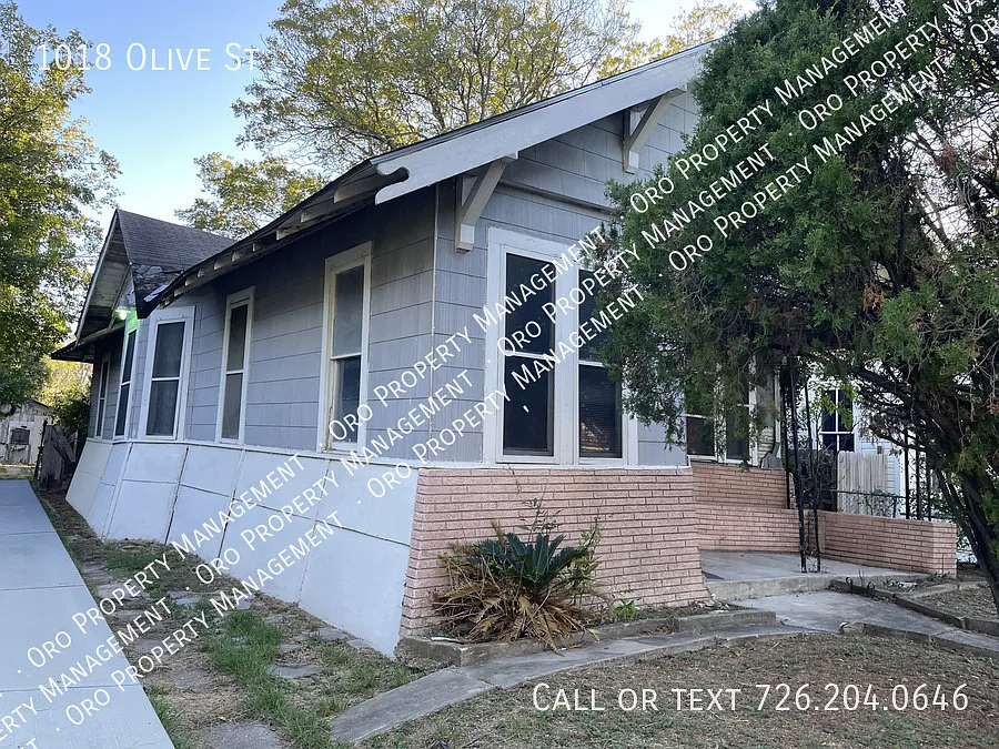 1018 Olive St — Photo 1