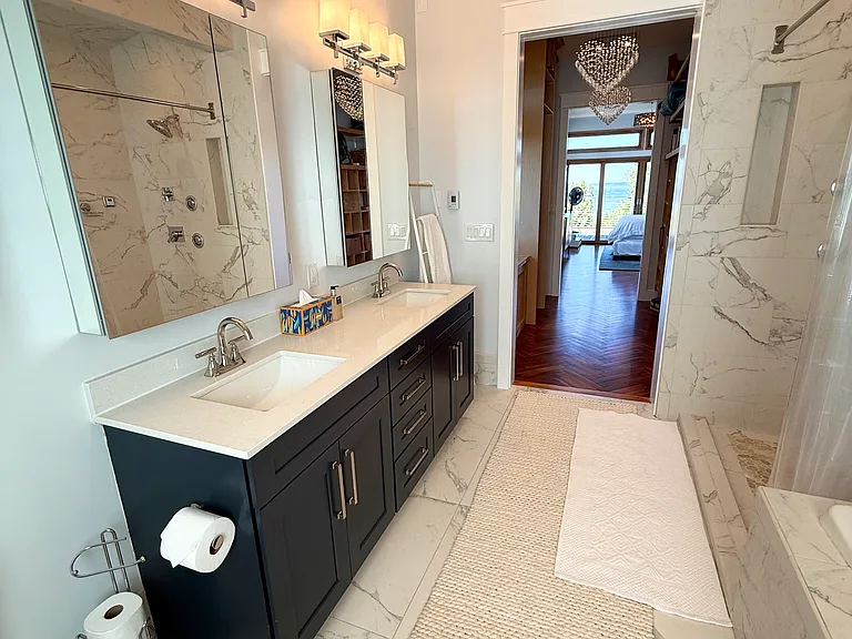5716 SW Admiral Way #A — Photo 5