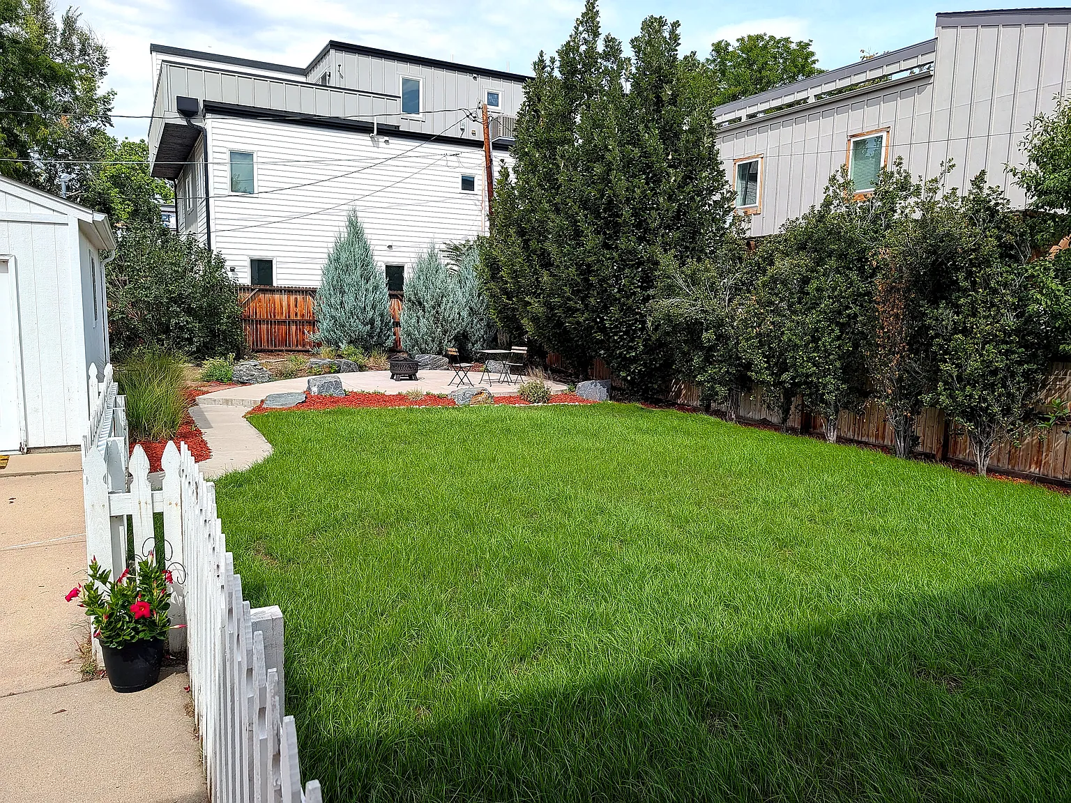 4 bed, 1850 sqft, $3,975 — Photo 4