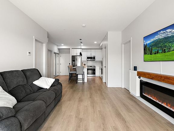 5th image of 2461 Gateway Rd #412