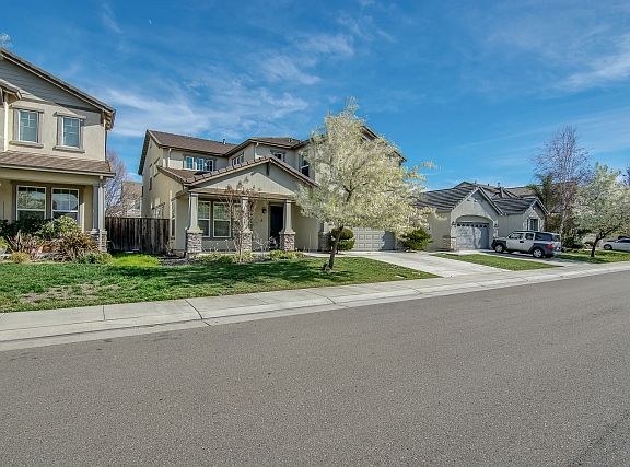 2nd image of 6064 Silver Oak Cir