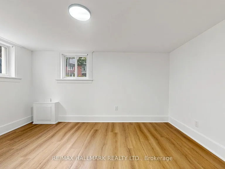 57 Humberside Ave #LOWER LEVEL — Photo 5