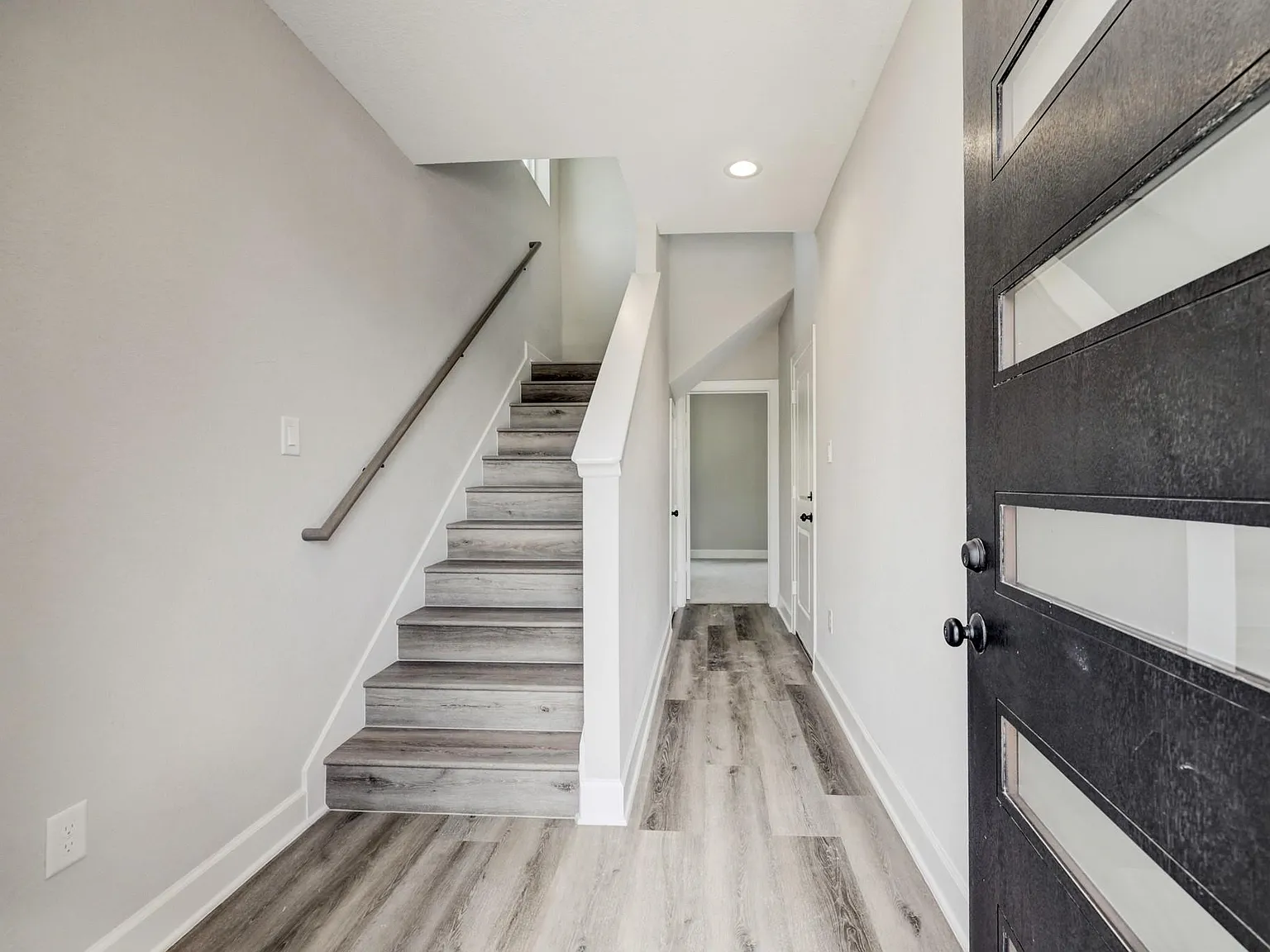 3 bed, 3.5 bath, 2265 sqft, $2,950 — Photo 2