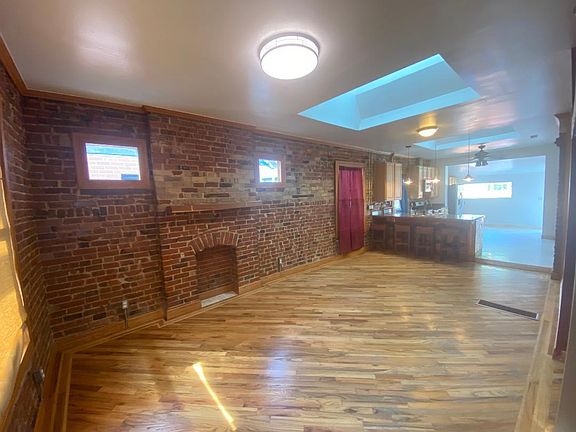 4th image of 136 Galapago St