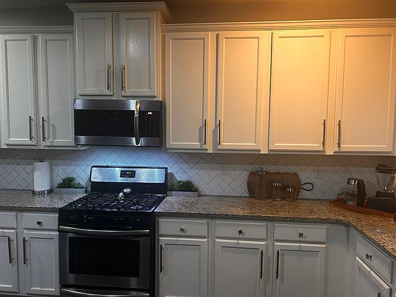 5th image of 393 Astoria Way