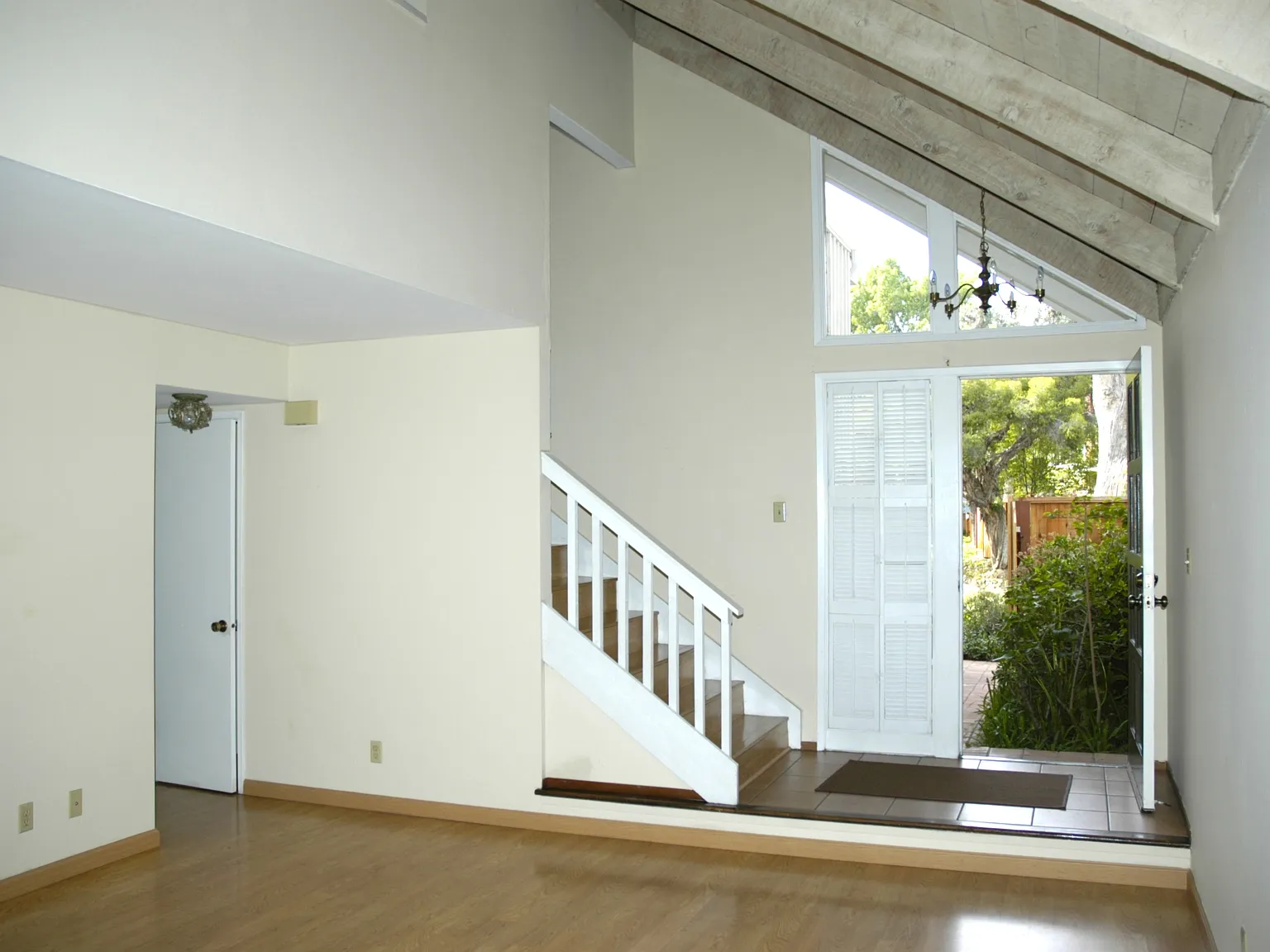 3 bed, 2.5 bath, 1670 sqft, $4,850 — Photo 3