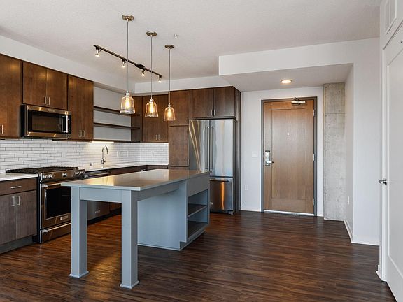 5th image of 811 Washington Ave S #1502