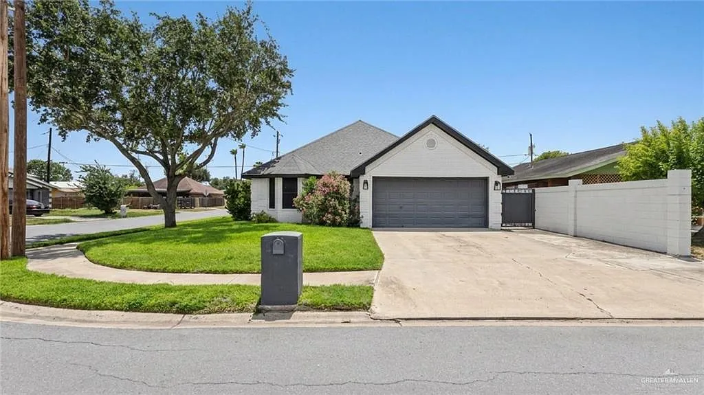3 bed, 2.0 bath, 1638 sqft, $1,800 — Photo 1