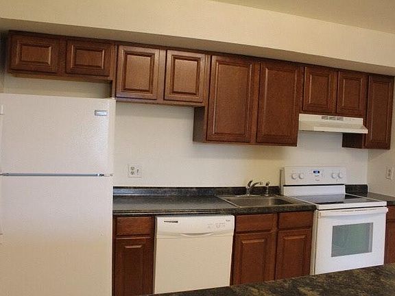 Kitchen- Full Size Appliances-extra cabinets & bar counter