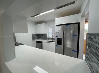 151 Lakeview Dr APT 202, Weston, FL 33326