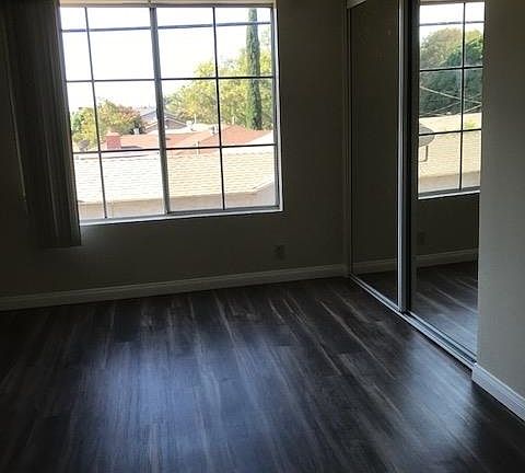 5th image of 2908 W Victory Blvd #G
