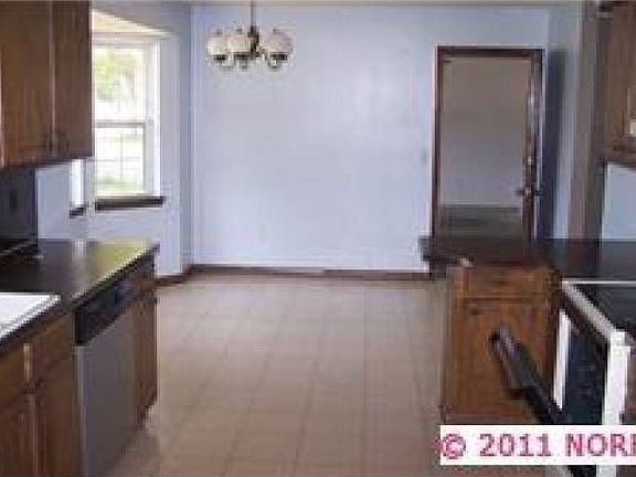 4th image of 8 Rosemarie St