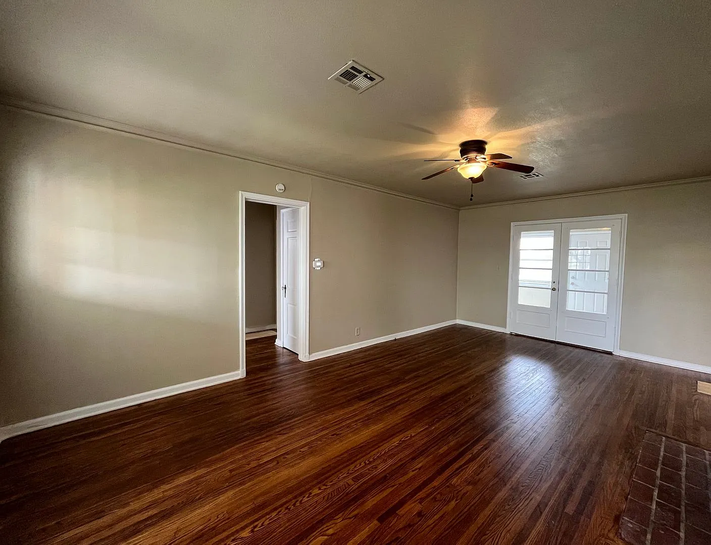 Midtown 2 Bedroom 1 Full Bath! — Photo 3