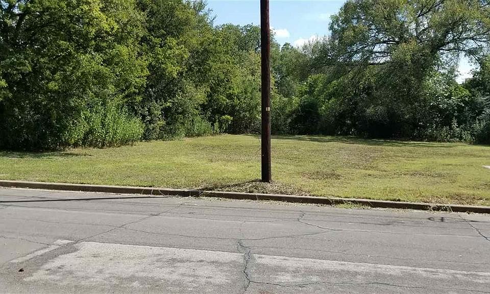 2nd image of 1007 Calhoun Ave