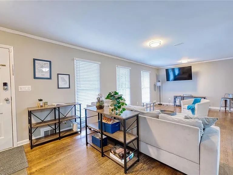2418 Brookdale Dr NE — Photo 3