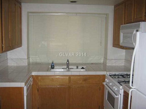 4th image of 627 Livengood Dr