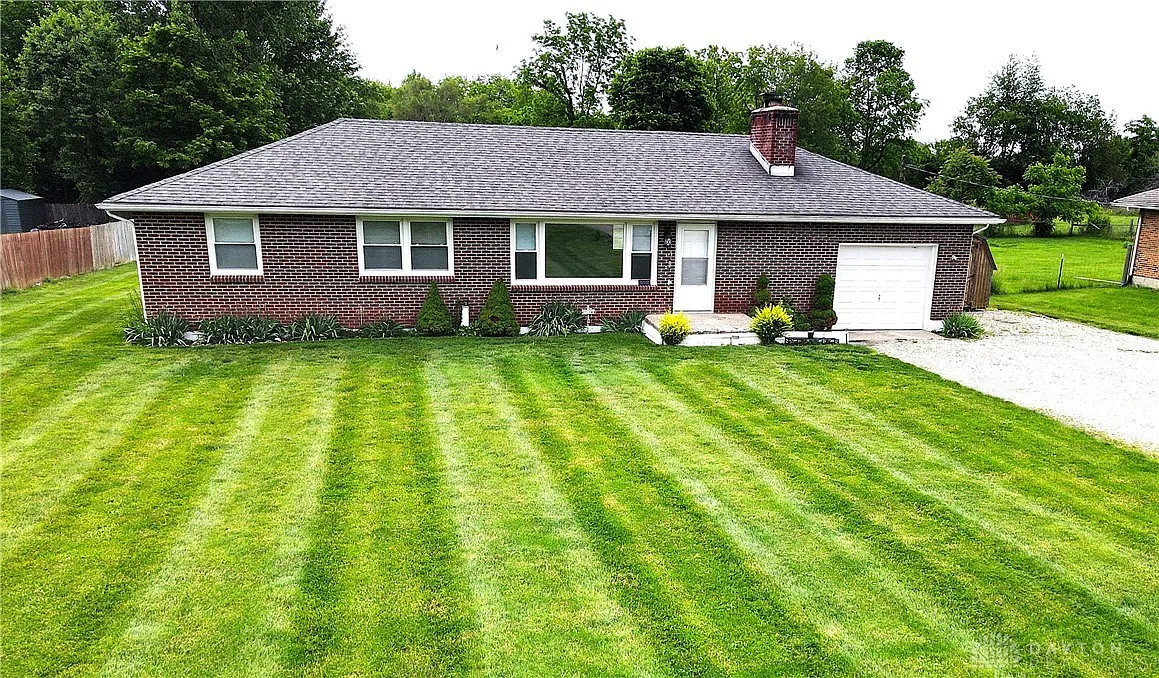 8164 Dayton Springfield Rd photo 1
