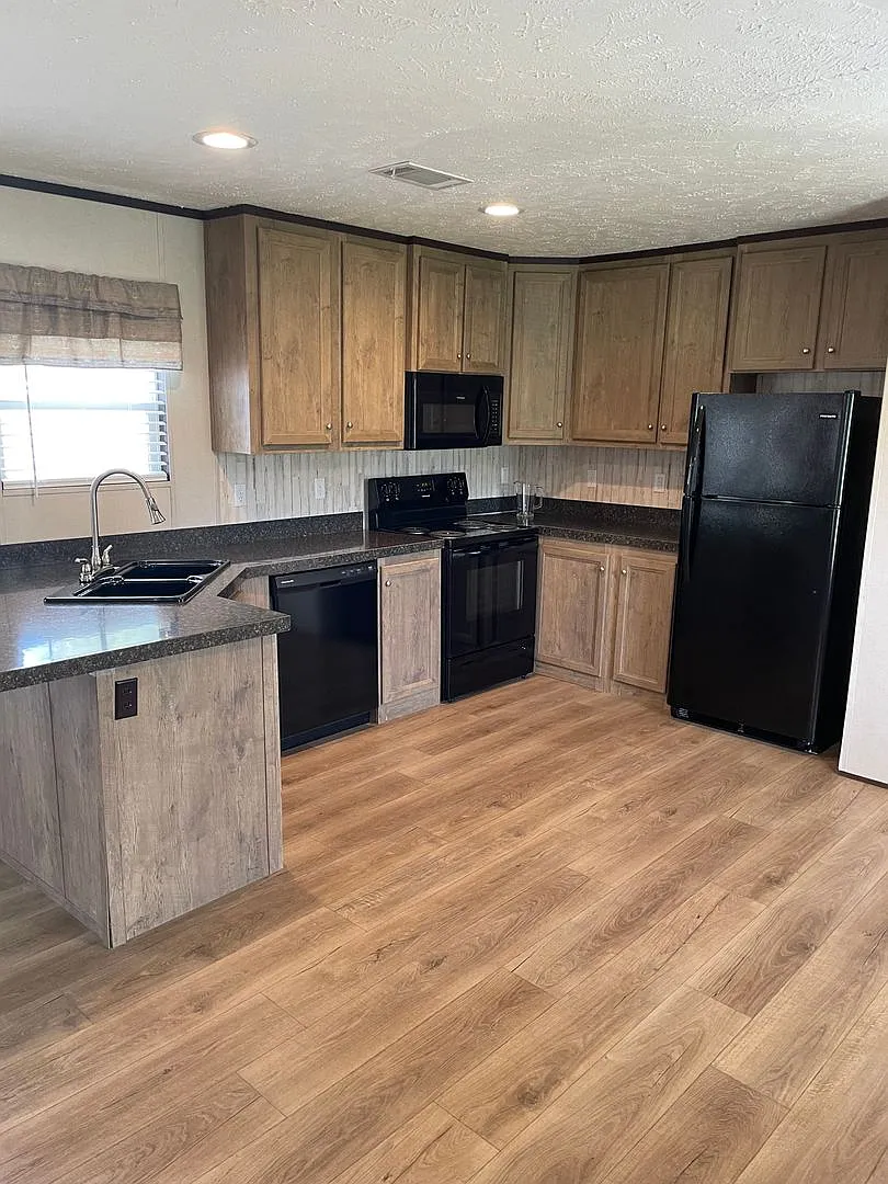 Spacious 2020 Clayton Home Awaits You just 1 mile to JSU! — Photo 4