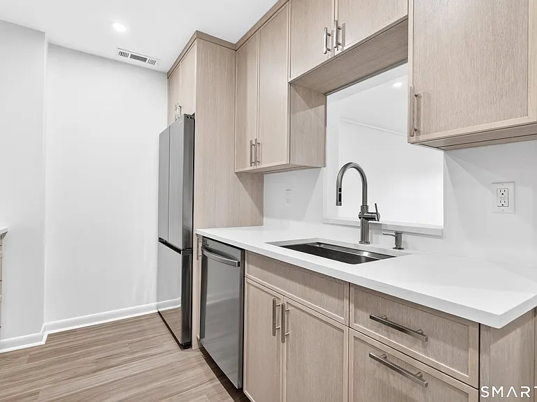 1500 Bedford St #202 — Photo 3