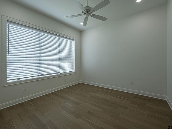 3rd image of 3143 Club Dr
