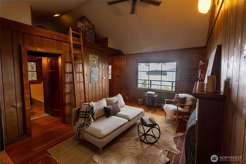 5th image of 1083 Chuckanut Drive