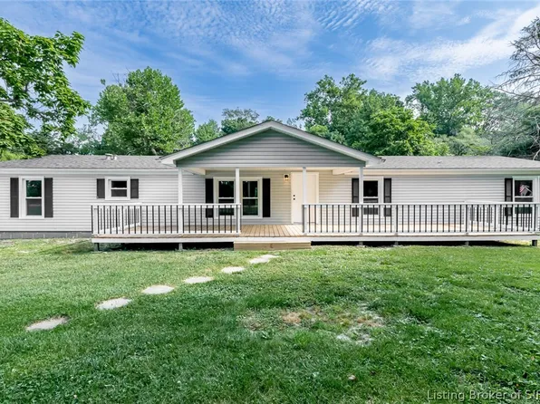 790 English Avenue, Austin, IN 47102