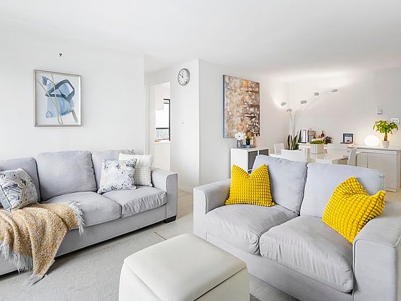 2nd image of 615 Belmont St #1007