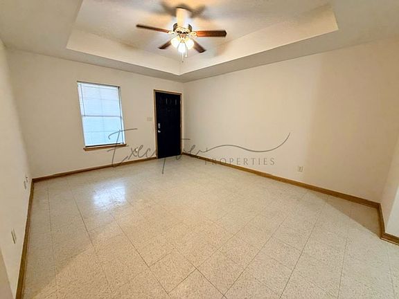 5th image of 2528 Crockett St