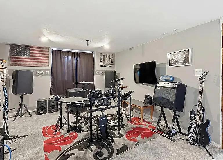 2424 N Columbus St — Photo 4
