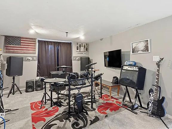 4th image of 2424 N Columbus St