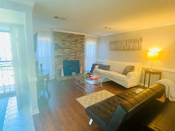 2nd image of 3050 Sutton Dr