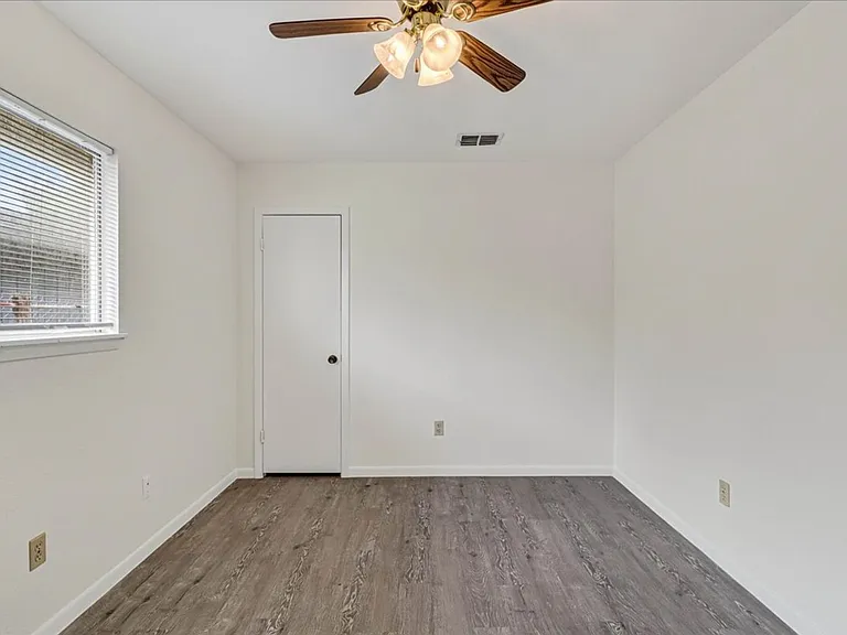 1622 La Joya St — Photo 33