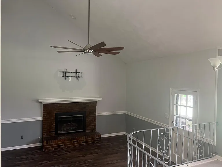 805 Sycamore Ln — Photo 11