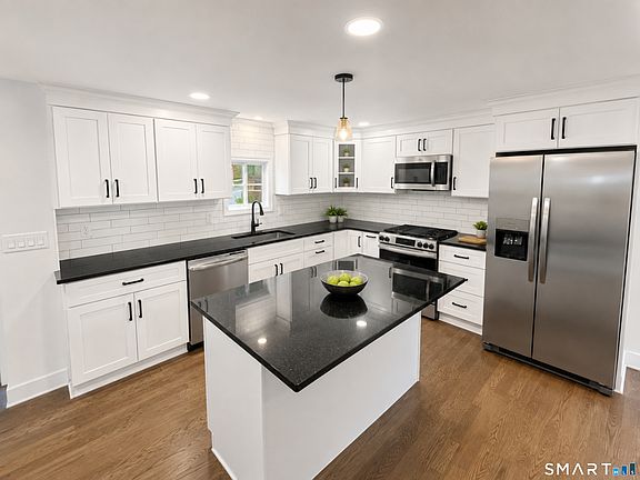 5th image of 1038 W Main Street