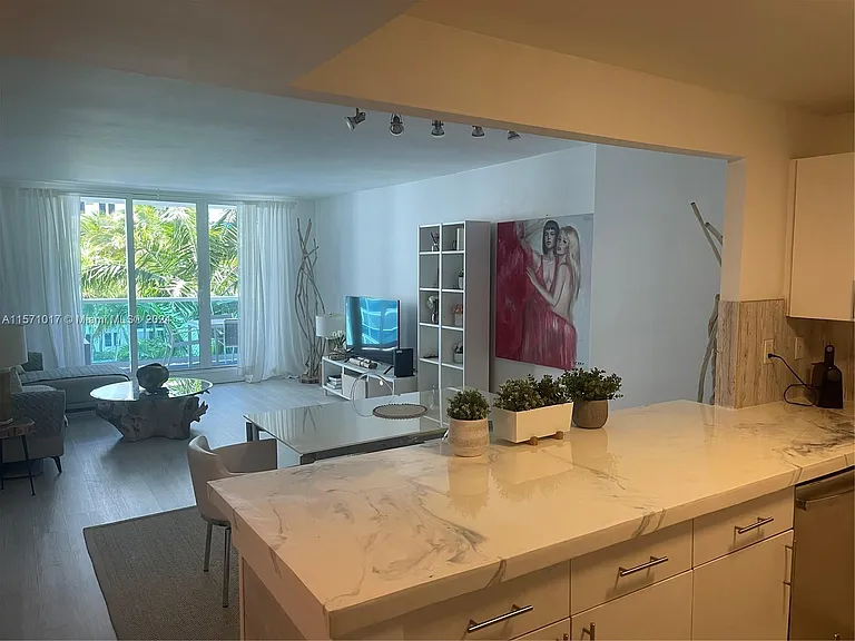 2301 Collins Ave #619 — Photo 10