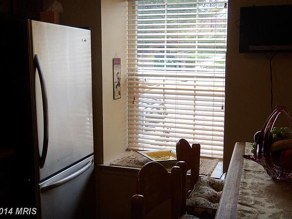 5th image of 1609 S Barton St